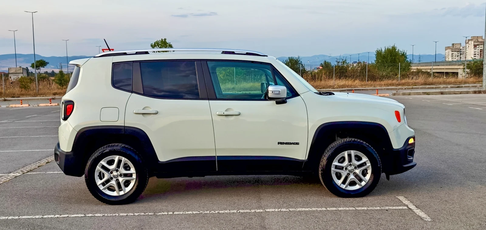 Jeep Renegade 2.0 M-jet Limited 4x4  - изображение 5 | Auto.bg Jeep Renegade 2.0 M-jet Limited 4x4  - изображение 5