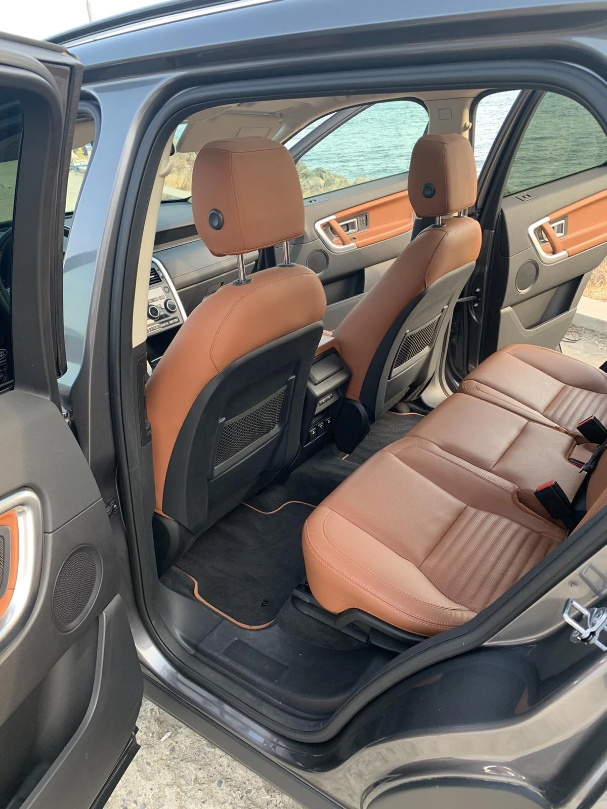 Land Rover Discovery Sport HSE LUXURY 6+ 1 - изображение 6 | Auto.bg Land Rover Discovery Sport HSE LUXURY 6+ 1 - изображение 6