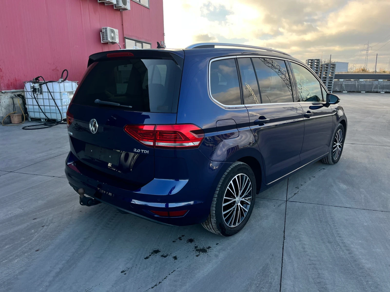 VW Touran 2, 0TDI-150k.c/6+ 1/ПАНОРАМА/КАМЕРА/NAVI/KEYLESS!! - изображение 6 | Auto.bg VW Touran 2, 0TDI-150k.c/6+ 1/ПАНОРАМА/КАМЕРА/NAVI/KEYLESS!! - изображение 6