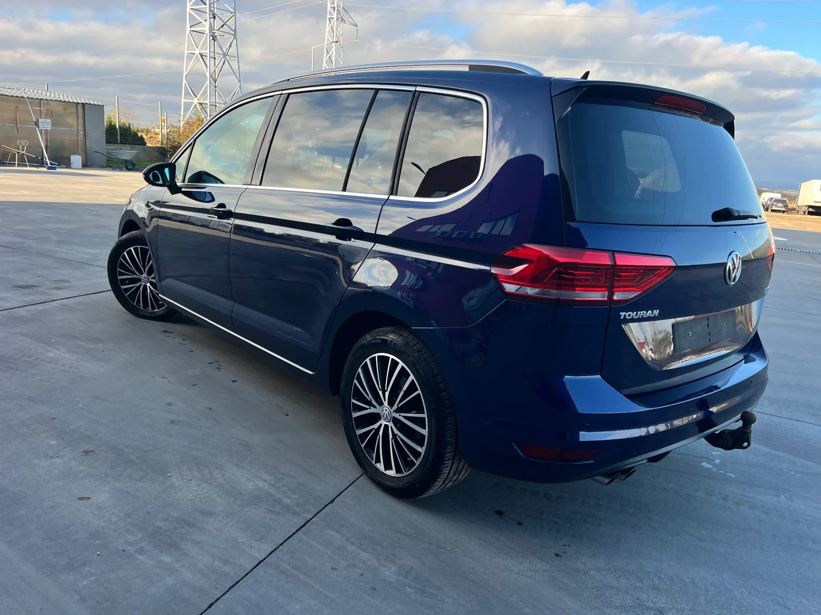 VW Touran 2, 0TDI-150k.c/6+ 1/ПАНОРАМА/КАМЕРА/NAVI/KEYLESS!! - изображение 4 | Auto.bg VW Touran 2, 0TDI-150k.c/6+ 1/ПАНОРАМА/КАМЕРА/NAVI/KEYLESS!! - изображение 4