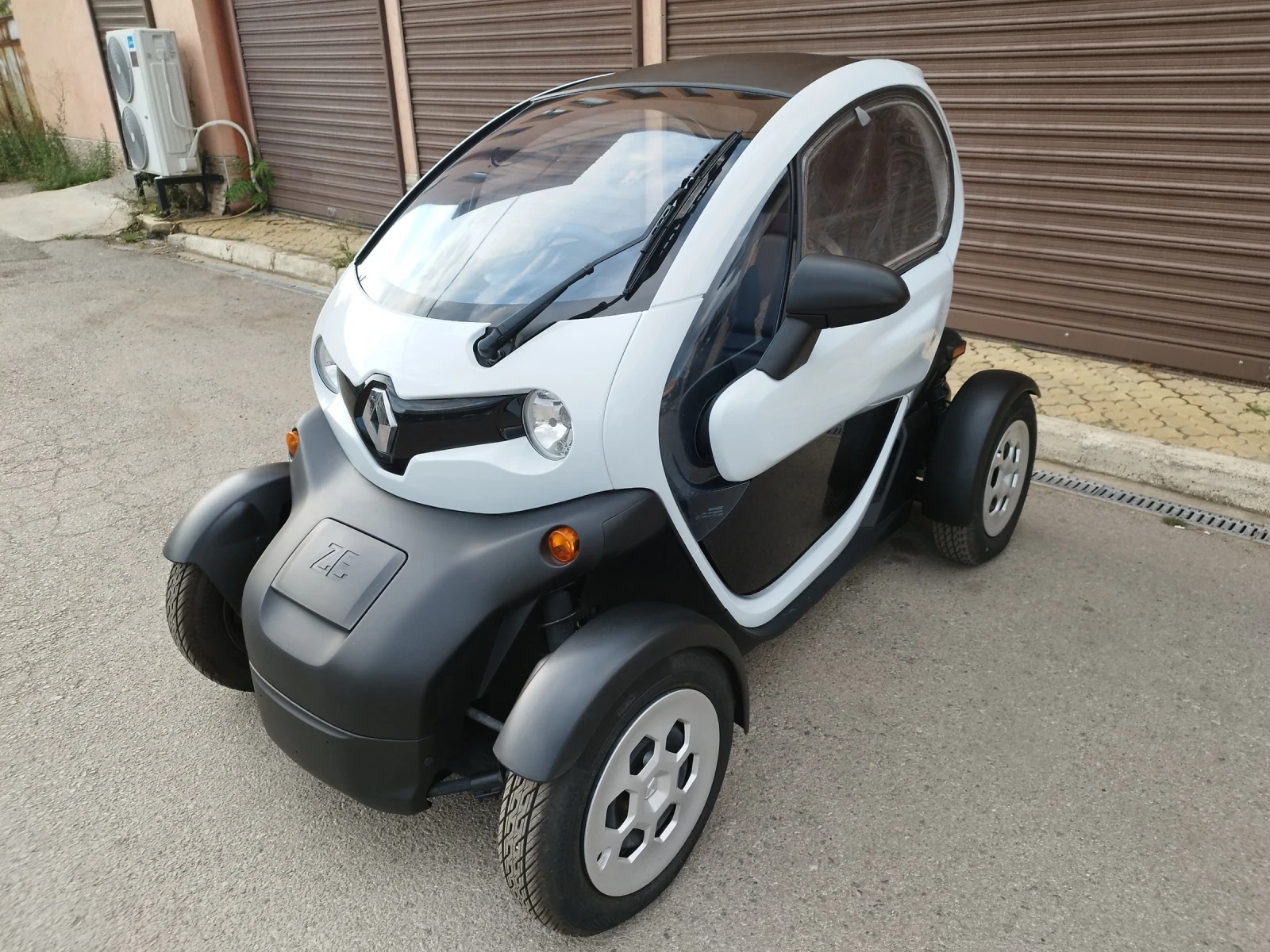 Renault Twizy ELECTRIC, 3970 километра | Auto.bg — изображение 1 Renault Twizy ELECTRIC, 3970 километра | Auto.bg — изображение 1