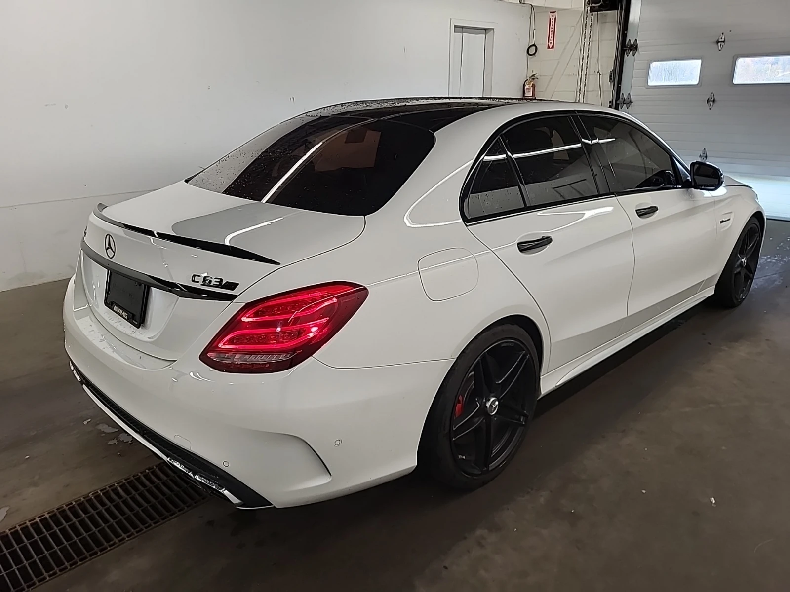 Mercedes-Benz C 63 AMG * S* CARFAX * БЕЗ ПЪРВОНАЧАЛНА ВНОСКА - изображение 4 | Auto.bg Mercedes-Benz C 63 AMG * S* CARFAX * БЕЗ ПЪРВОНАЧАЛНА ВНОСКА - изображение 4