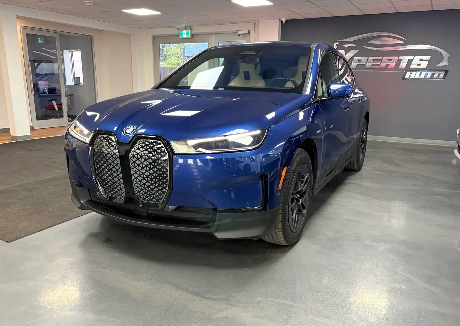 BMW iX XDRIVE40* ДИСТРОНИК* 360КАМЕРА* ОБДУХВАНЕ* LANE* A | Auto.bg — изображение 1 BMW iX XDRIVE40* ДИСТРОНИК* 360КАМЕРА* ОБДУХВАНЕ* LANE* A | Auto.bg — изображение 1