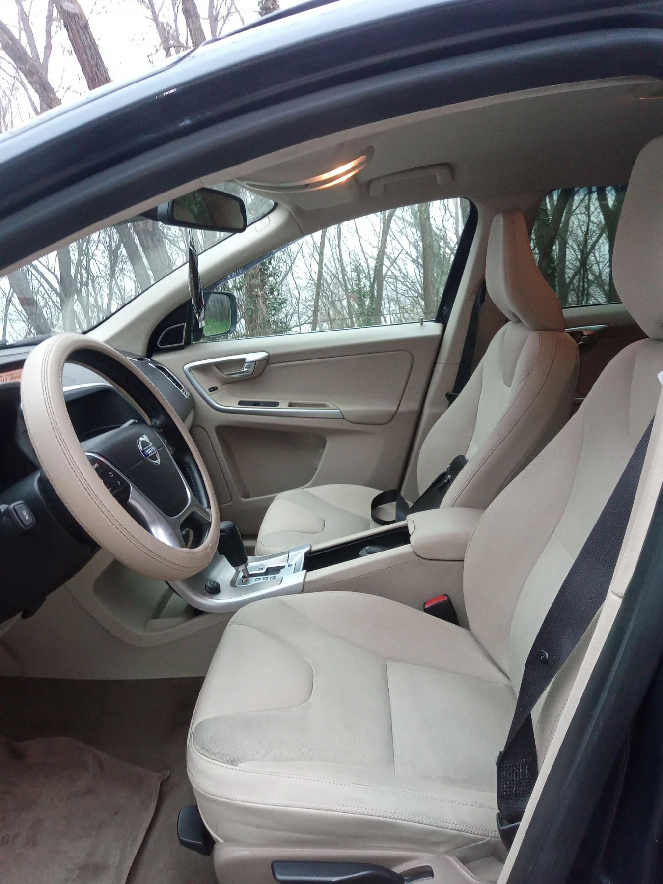 Volvo XC60 2.4 D4 4x4 - изображение 3 | Auto.bg Volvo XC60 2.4 D4 4x4 - изображение 3