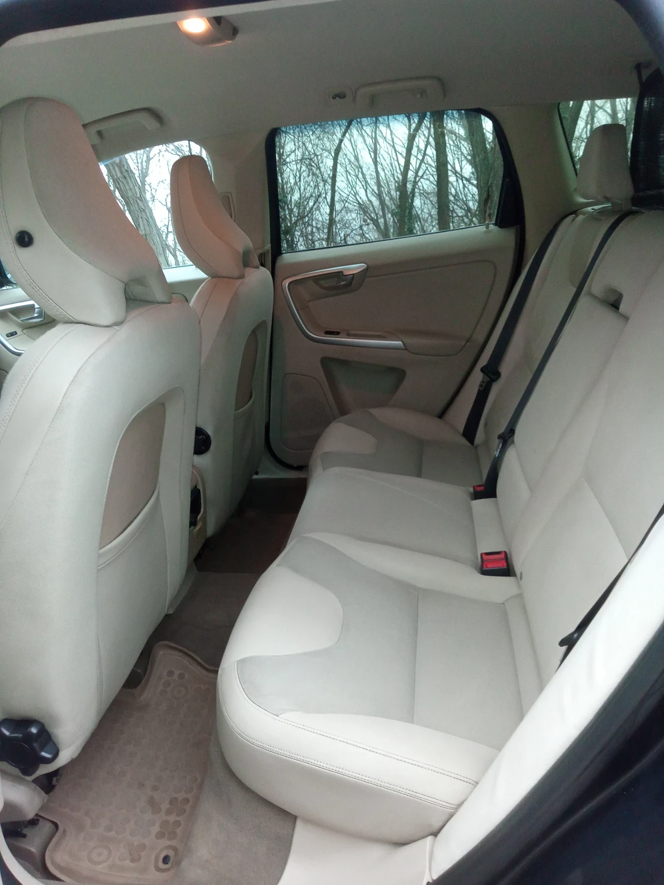 Volvo XC60 2.4 D4 4x4 - изображение 7 | Auto.bg Volvo XC60 2.4 D4 4x4 - изображение 7