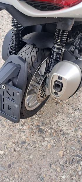 Piaggio Beverly 300hpe като нов | Auto.bg — изображение 4 Piaggio Beverly 300hpe като нов | Auto.bg — изображение 4
