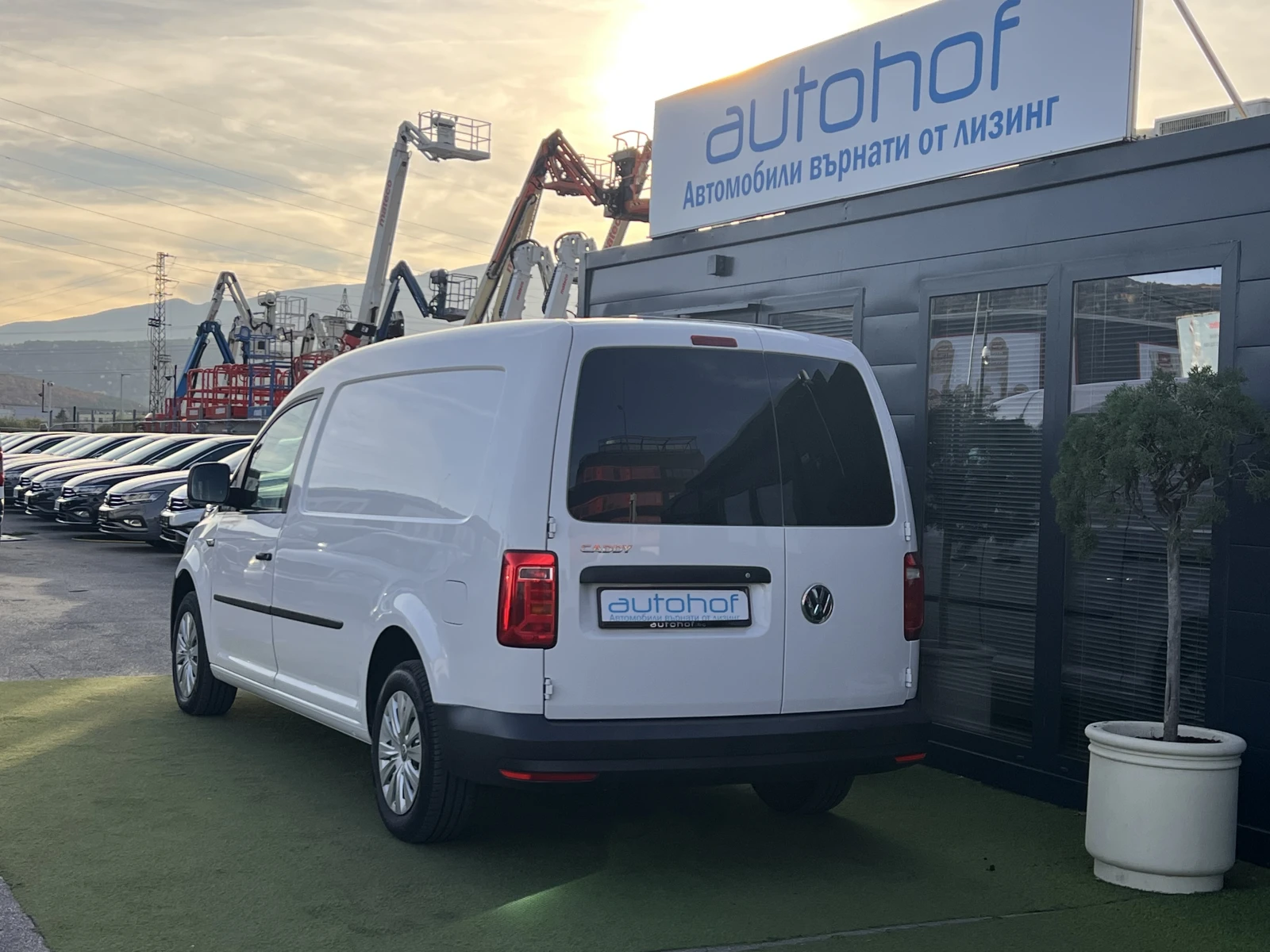 VW Caddy MAXI Life/2.0TDI/102K.C./5MT/N1 - изображение 3 | Auto.bg VW Caddy MAXI Life/2.0TDI/102K.C./5MT/N1 - изображение 3