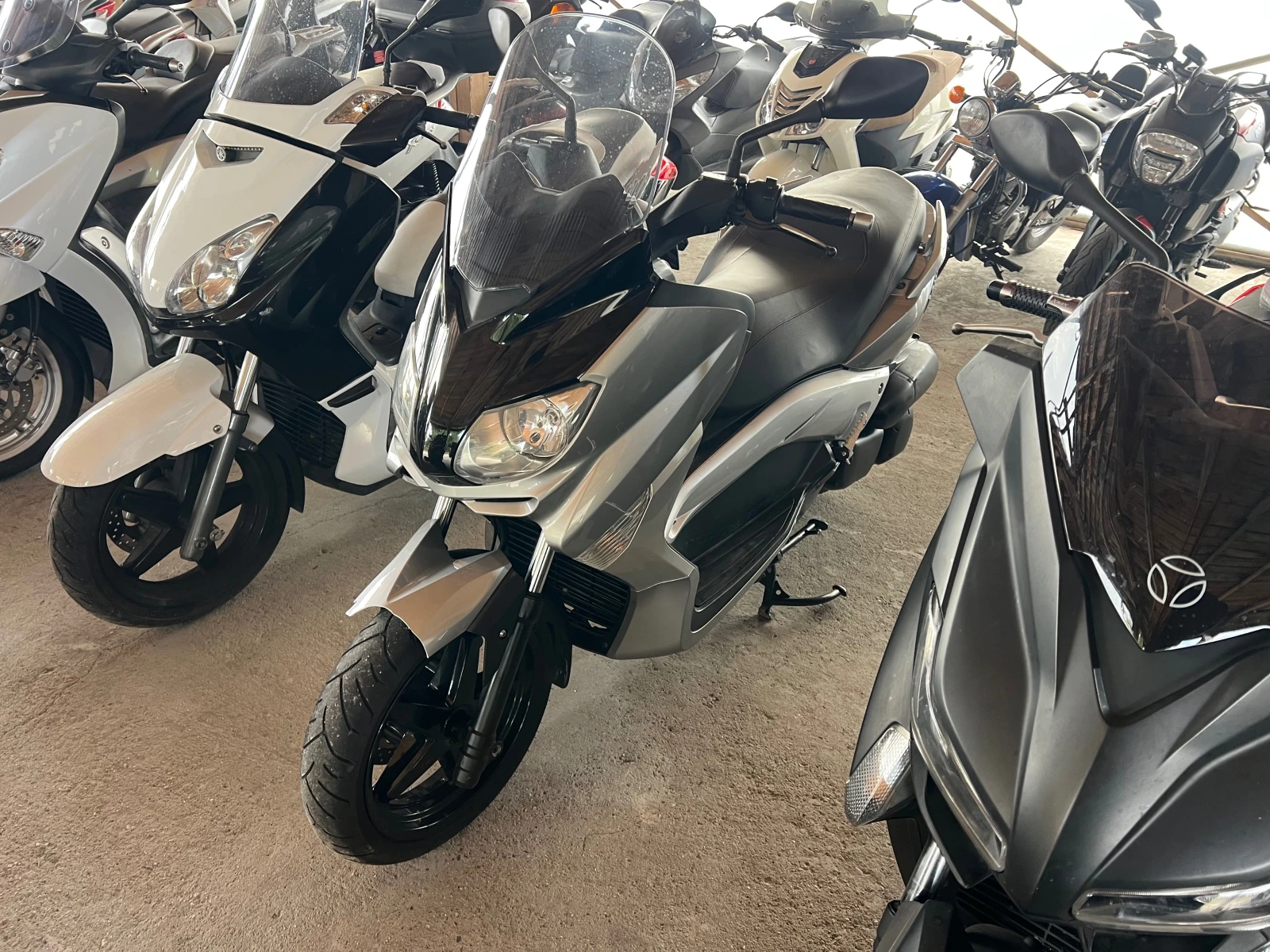 Yamaha X-max 250i Lizing - изображение 2 | Auto.bg Yamaha X-max 250i Lizing - изображение 2