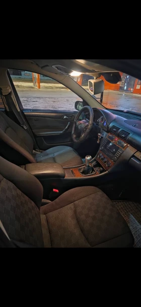 Mercedes-Benz C 200 - 2350 € / 4596.20 лв. - 33940444 4 | Car24.bg Mercedes-Benz C 200 - 2350 € / 4596.20 лв. - 33940444 4