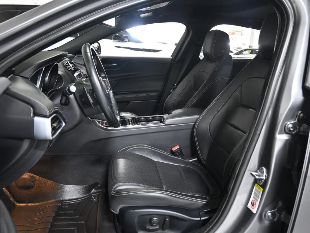 Jaguar F-PACE * АВТО КРЕДИТ* ЦЕНА ДО БГ * СЕРВИЗНА ИСТОРИЯ *  - изображение 9 | Auto.bg Jaguar F-PACE * АВТО КРЕДИТ* ЦЕНА ДО БГ * СЕРВИЗНА ИСТОРИЯ *  - изображение 9