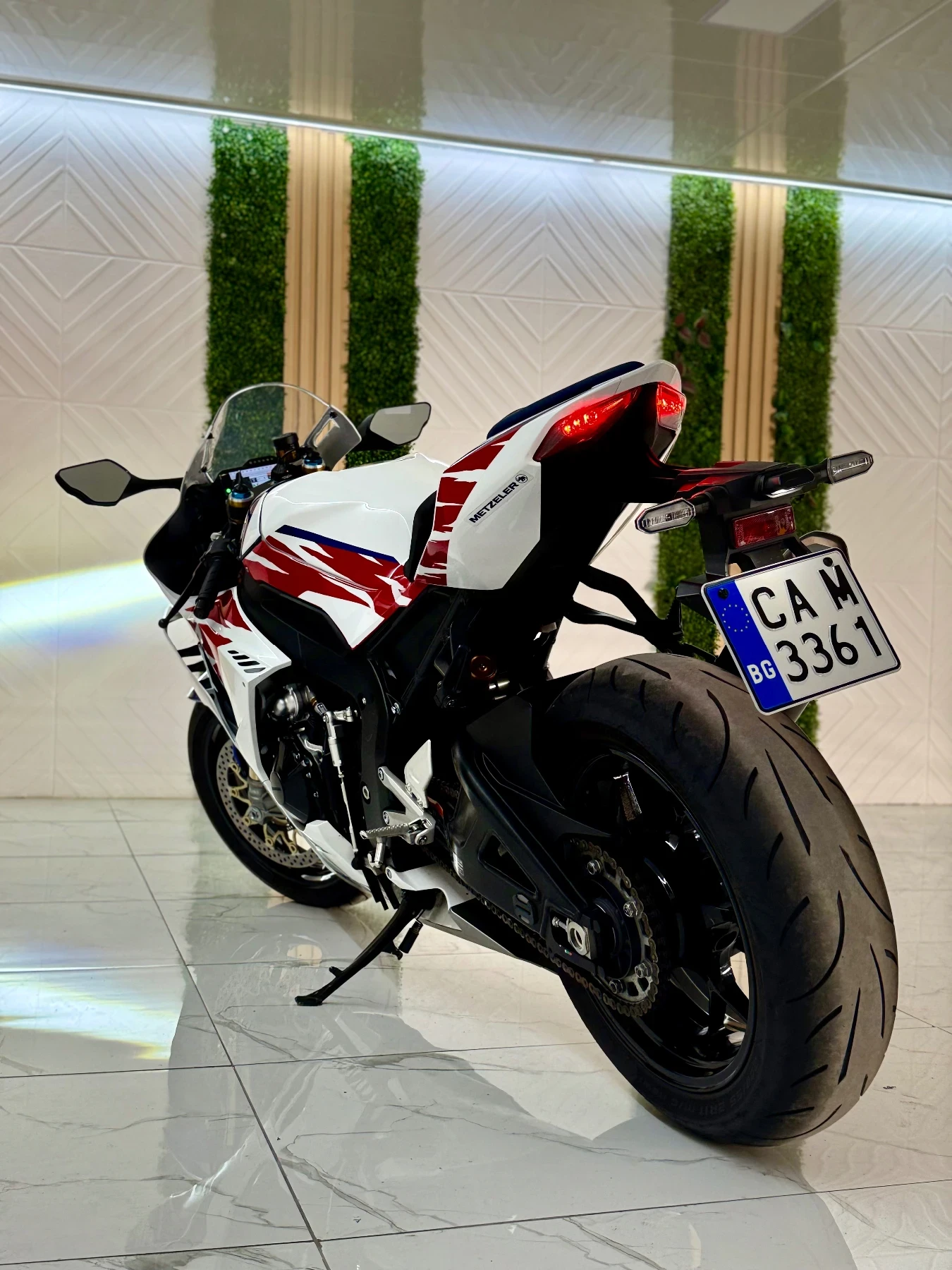 Honda Cbr 1000 RRR Limited series 1964 бр.от 2000 бр.5900км! - изображение 6 | Auto.bg Honda Cbr 1000 RRR Limited series 1964 бр.от 2000 бр.5900км! - изображение 6