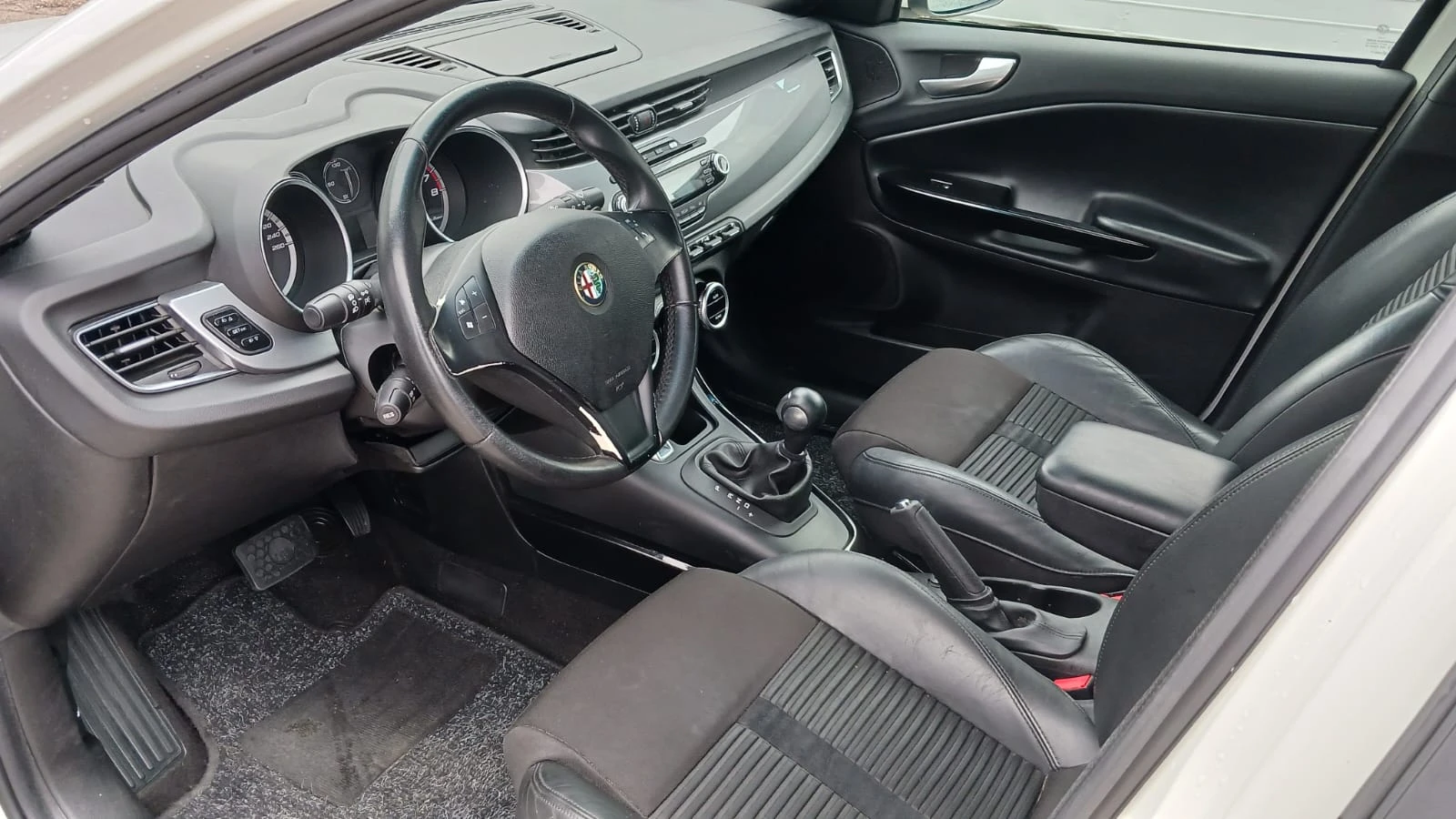 Alfa Romeo Giulietta 1.4 - изображение 7 | Auto.bg Alfa Romeo Giulietta 1.4 - изображение 7