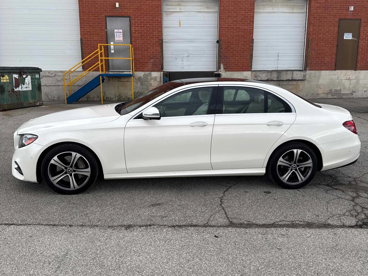 Mercedes-Benz E 300 4M* AMG-pk* HUD* Burmester* Wide* Distr* 360* Пано - изображение 2 | Auto.bg Mercedes-Benz E 300 4M* AMG-pk* HUD* Burmester* Wide* Distr* 360* Пано - изображение 2