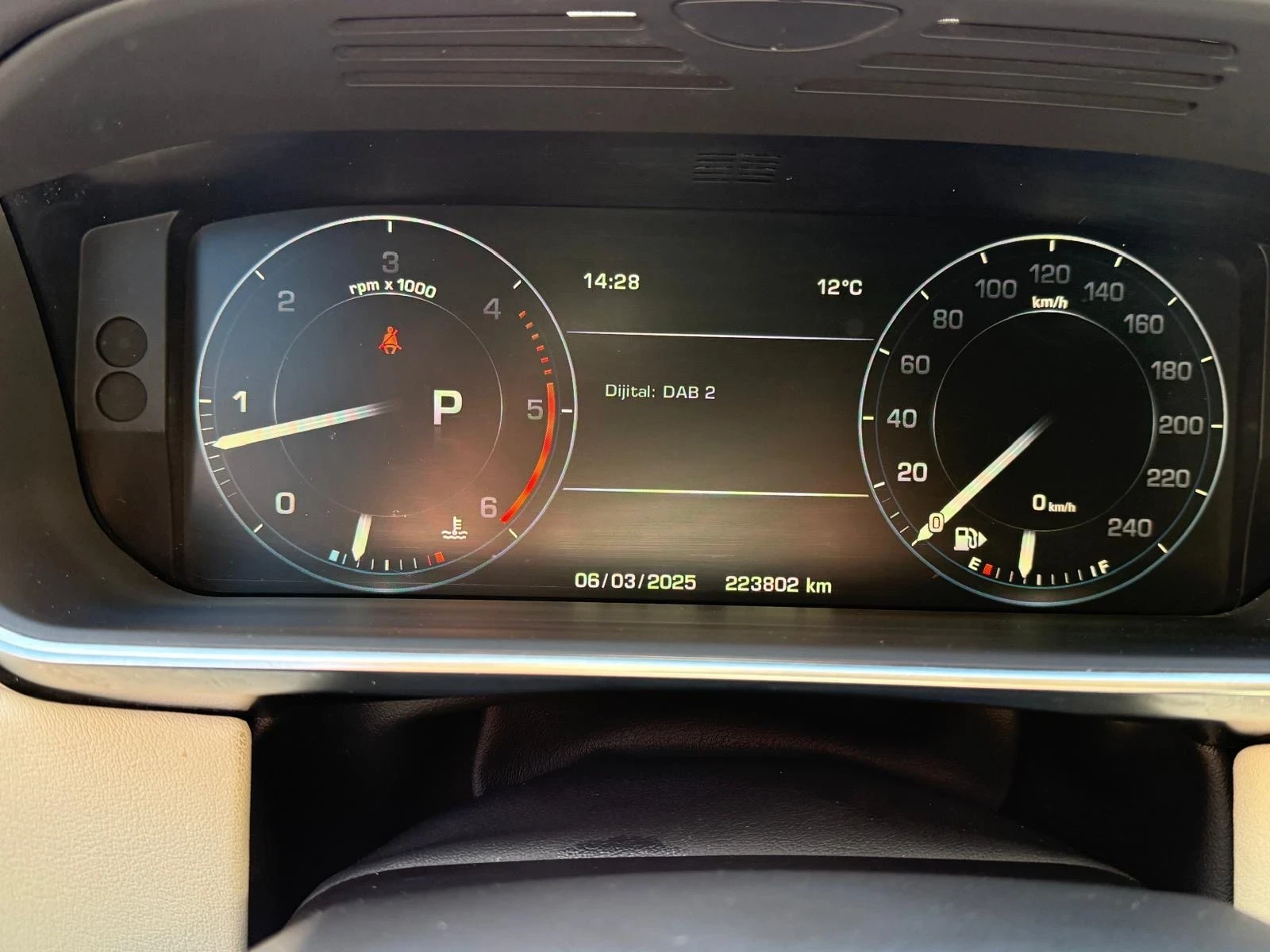 Land Rover Range Rover Sport Вакум-360 камера- печка- панорамен таван- keyless - изображение 7 | Auto.bg Land Rover Range Rover Sport Вакум-360 камера- печка- панорамен таван- keyless - изображение 7