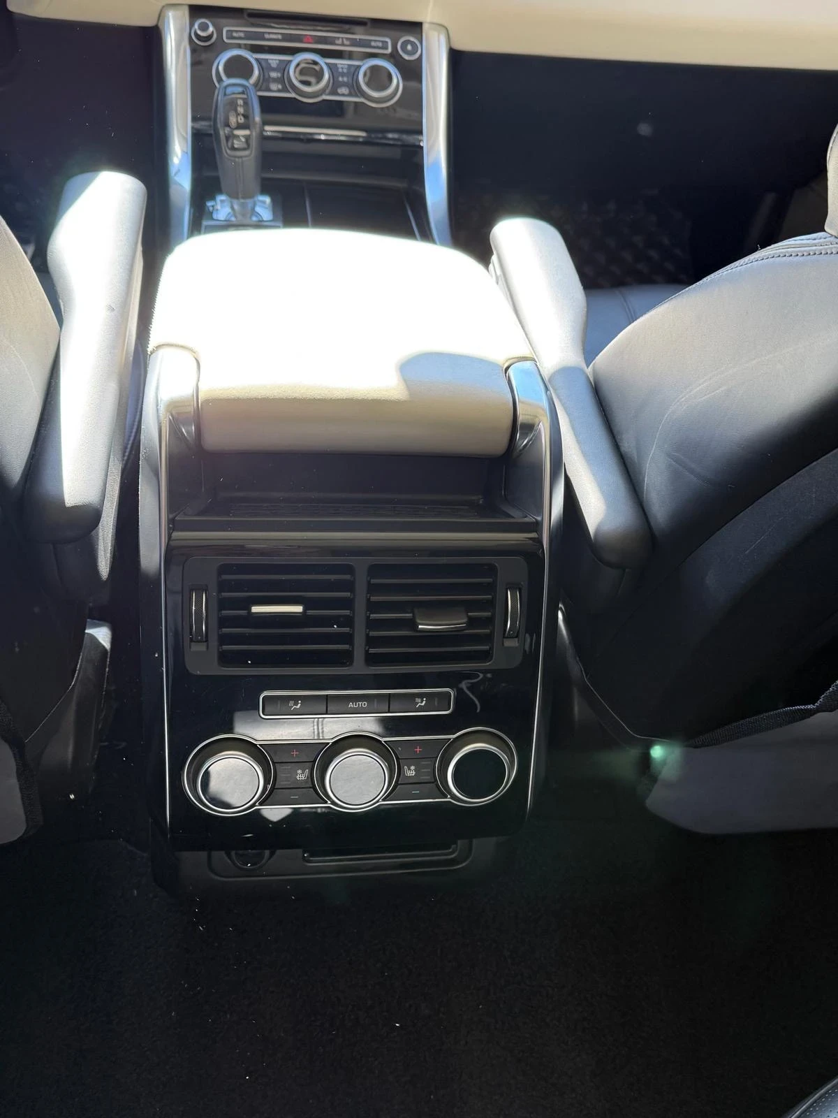 Land Rover Range Rover Sport Вакум-360 камера- печка- панорамен таван- keyless - изображение 9 | Auto.bg Land Rover Range Rover Sport Вакум-360 камера- печка- панорамен таван- keyless - изображение 9