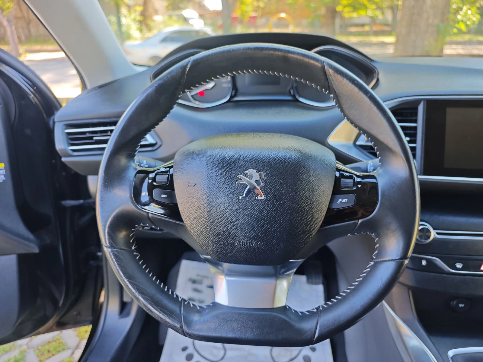Peugeot 308 1.6 Е-HDI 115k.c. СЕРВИЗНА ДОКУМЕНТАЦИЯ  - изображение 8 | Auto.bg Peugeot 308 1.6 Е-HDI 115k.c. СЕРВИЗНА ДОКУМЕНТАЦИЯ  - изображение 8