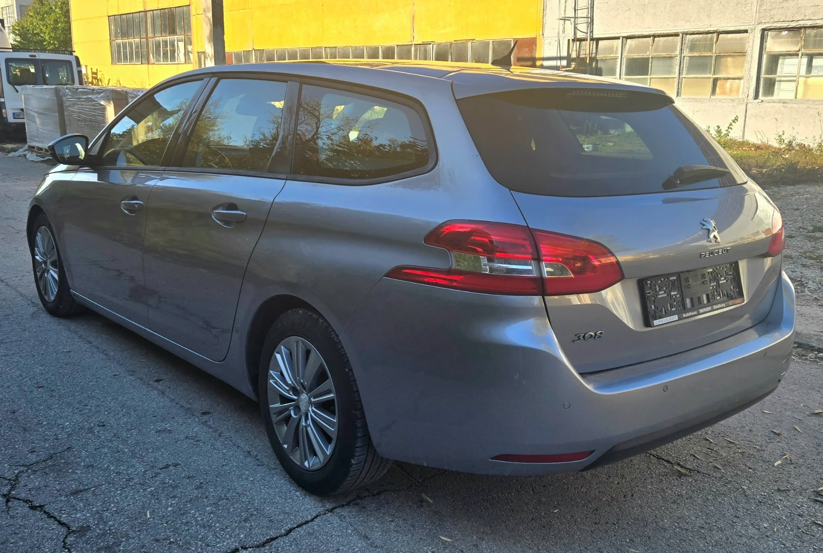 Peugeot 308 1.6 HDI 92к.с. - изображение 7 | Auto.bg Peugeot 308 1.6 HDI 92к.с. - изображение 7