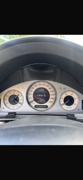 Mercedes-Benz E 220 2.2 D - 4200 € - 15015381 8 | Car24.bg Mercedes-Benz E 220 2.2 D - 4200 € - 15015381 8