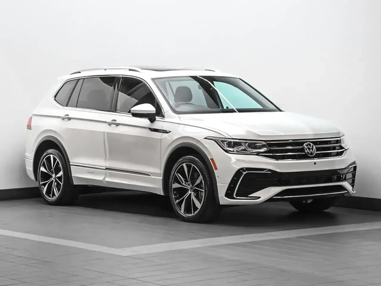 VW Tiguan Allspace R LINE* ОБДУХ* 7 МЕСТА* ОФИЦИАЛЕН ДИЛЪР | Auto.bg — изображение 1 VW Tiguan Allspace R LINE* ОБДУХ* 7 МЕСТА* ОФИЦИАЛЕН ДИЛЪР | Auto.bg — изображение 1