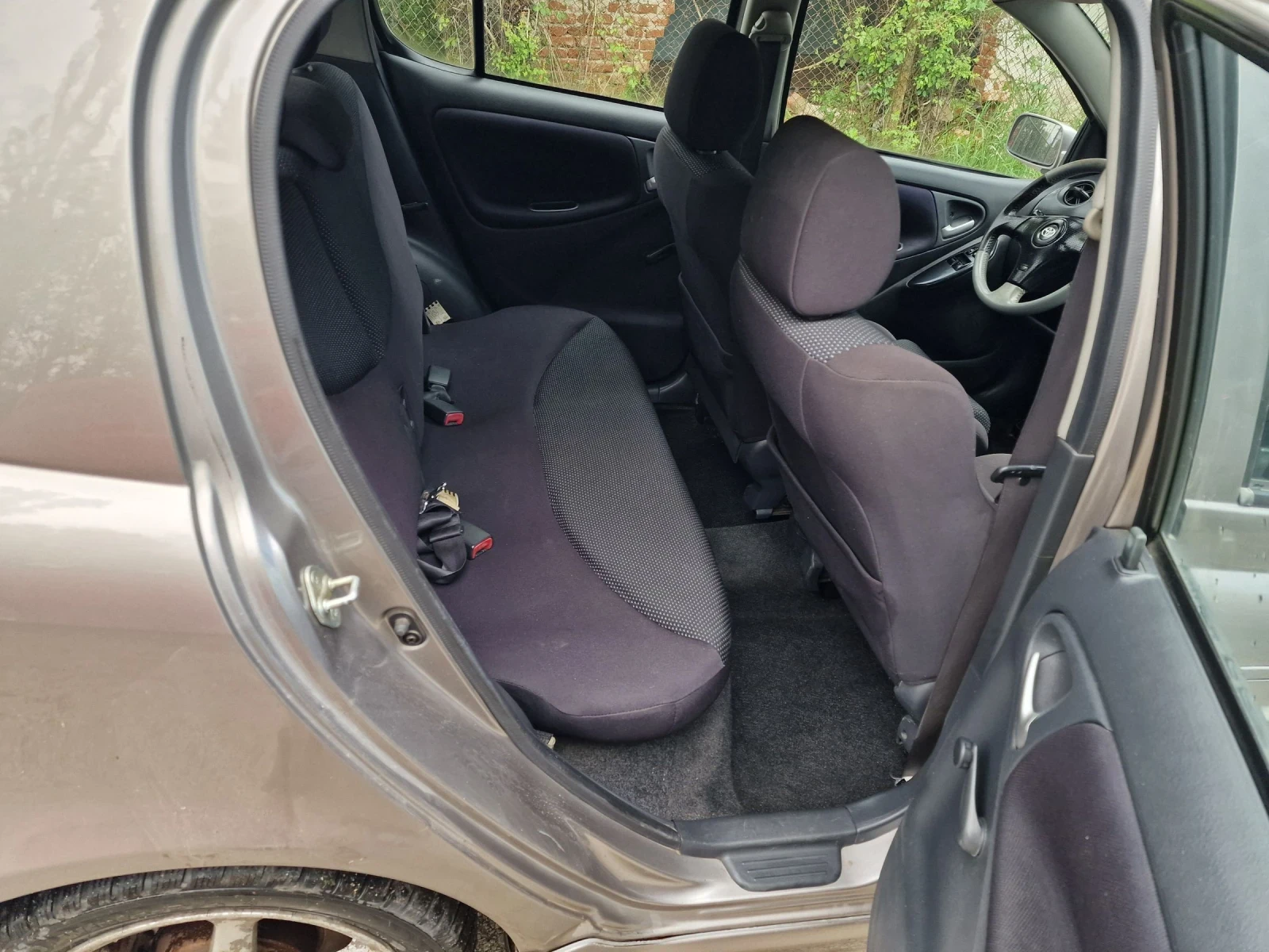 Toyota Yaris 1, 5i Sport 105 k c klima  - изображение 10 | Auto.bg Toyota Yaris 1, 5i Sport 105 k c klima  - изображение 10