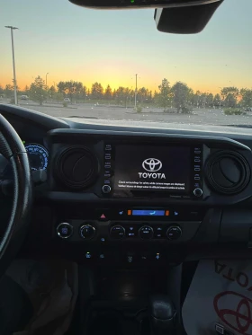 Toyota Tacoma * 4x4 Double Cab SB* АВТОКРЕДИТ БЕЗ ПЪРВОНАЧАЛНА* | Auto.bg — изображение 9 Toyota Tacoma * 4x4 Double Cab SB* АВТОКРЕДИТ БЕЗ ПЪРВОНАЧАЛНА* | Auto.bg — изображение 9