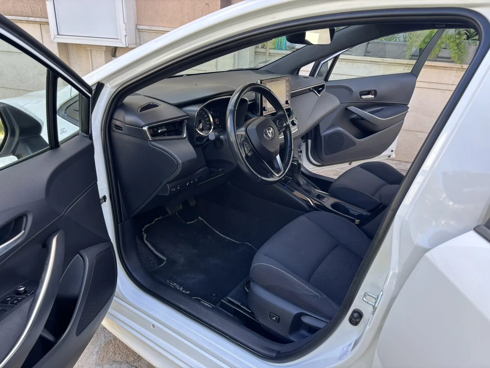 Toyota Corolla 1.8 Hybrid Executive - изображение 9 | Auto.bg Toyota Corolla 1.8 Hybrid Executive - изображение 9