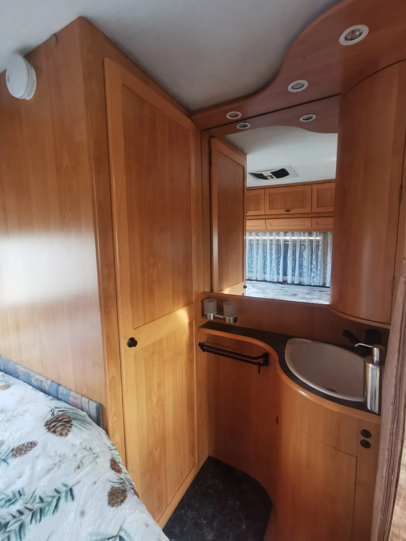 Кемпер HYMER / ERIBA T654 - изображение 8 | Auto.bg Кемпер HYMER / ERIBA T654 - изображение 8