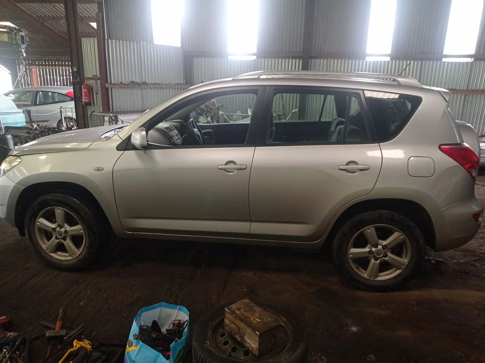 Toyota Rav4 2.0VVTI 150 kc - изображение 8 | Auto.bg Toyota Rav4 2.0VVTI 150 kc - изображение 8