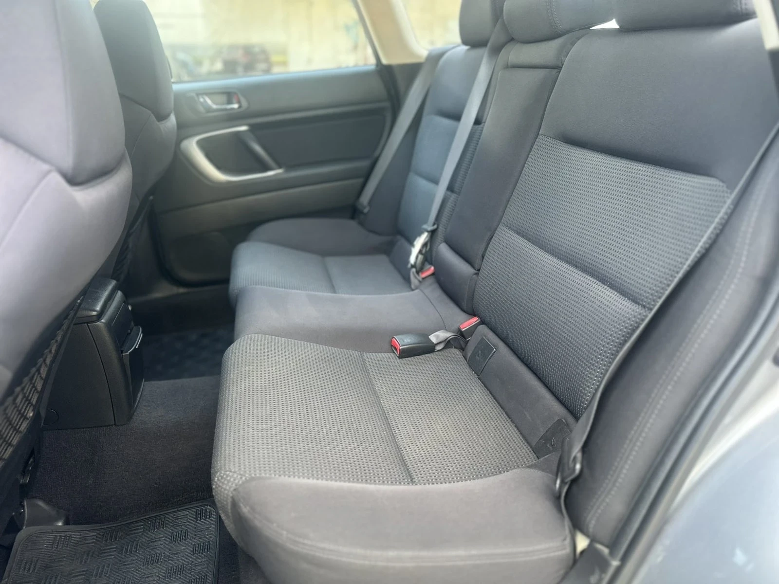 Subaru Legacy 2.5i 173кс. НАПЪЛНО ОБСЛУЖЕН!, 4х4 , Бързи - Бавни - изображение 9 | Auto.bg Subaru Legacy 2.5i 173кс. НАПЪЛНО ОБСЛУЖЕН!, 4х4 , Бързи - Бавни - изображение 9