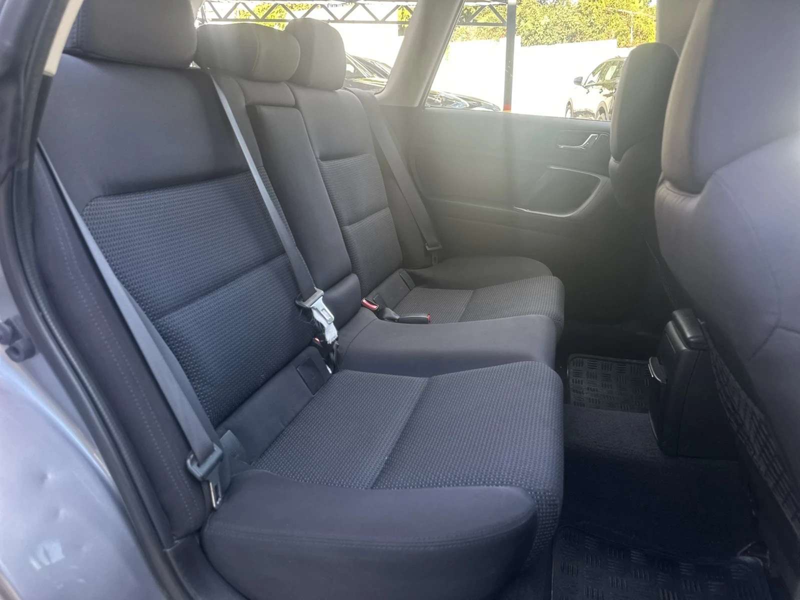 Subaru Legacy 2.5i 173кс. НАПЪЛНО ОБСЛУЖЕН!, 4х4 , Бързи - Бавни - изображение 10 | Auto.bg Subaru Legacy 2.5i 173кс. НАПЪЛНО ОБСЛУЖЕН!, 4х4 , Бързи - Бавни - изображение 10