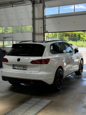 VW Touareg R-Line 3.0 TDI 286 k.с IQ LIGHT матрични фарове - 90000 лв. / 46016.27 € - 49999133 2 | Car24.bg VW Touareg R-Line 3.0 TDI 286 k.с IQ LIGHT матрични фарове - 90000 лв. / 46016.27 € - 49999133 2