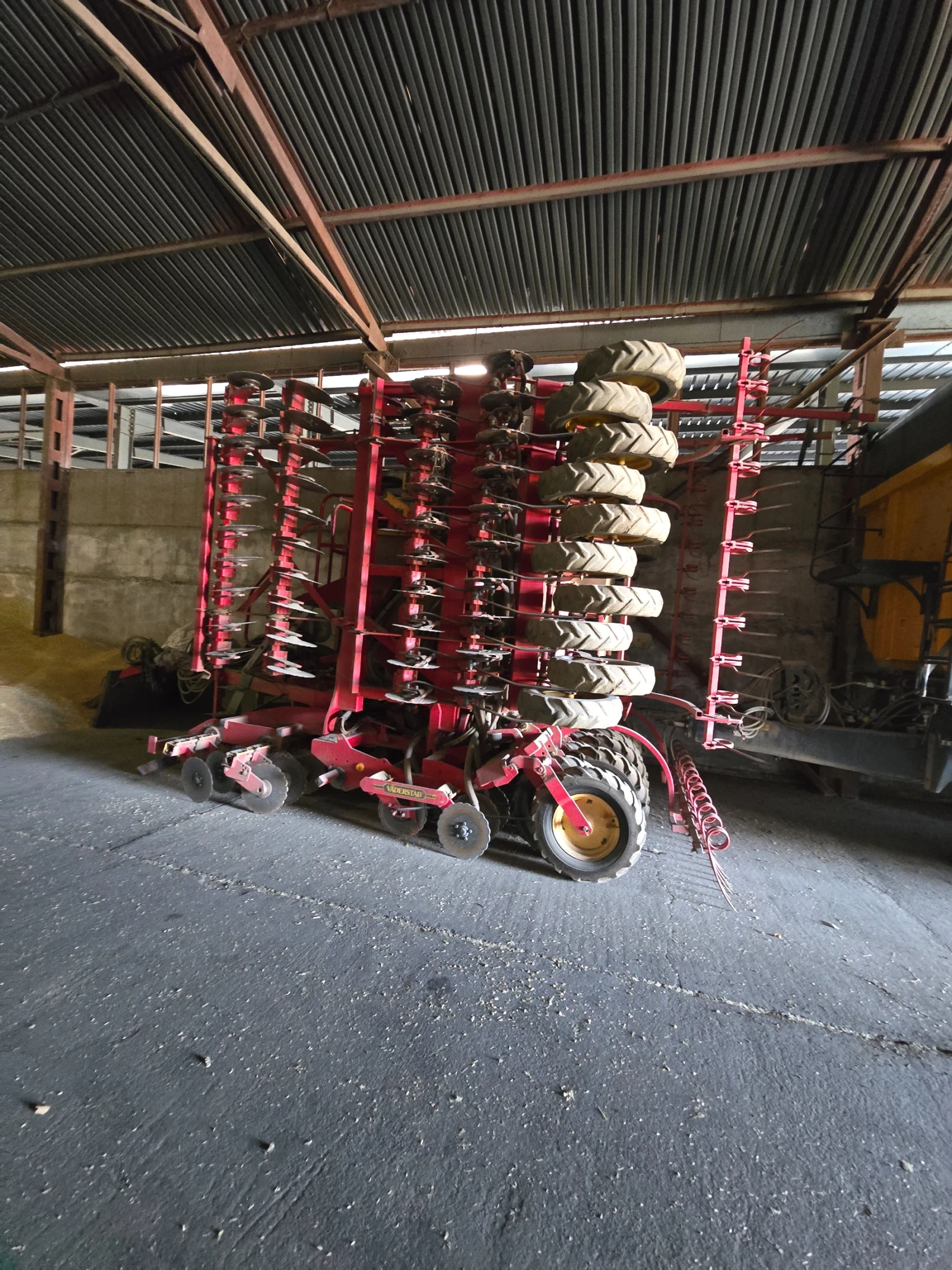 Сеялка Vaderstad Rapid A 8 - изображение 4 | Auto.bg Сеялка Vaderstad Rapid A 8 - изображение 4