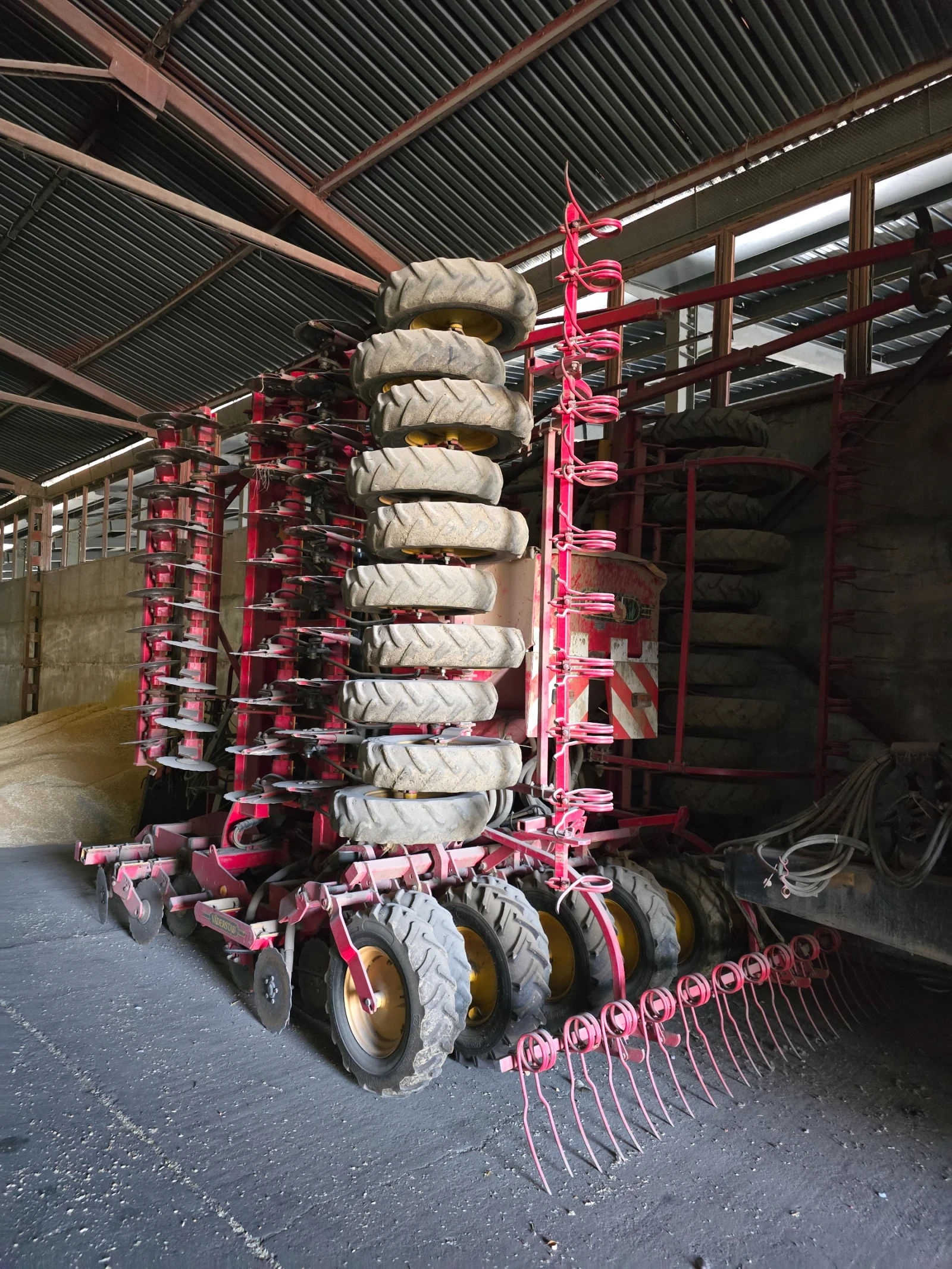 Сеялка Vaderstad Rapid A 8 - изображение 3 | Auto.bg Сеялка Vaderstad Rapid A 8 - изображение 3