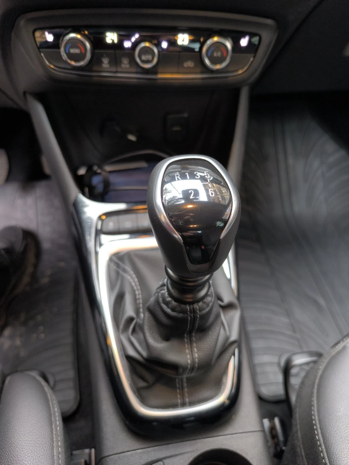 Opel Crossland X  - изображение 4 | Auto.bg Opel Crossland X  - изображение 4