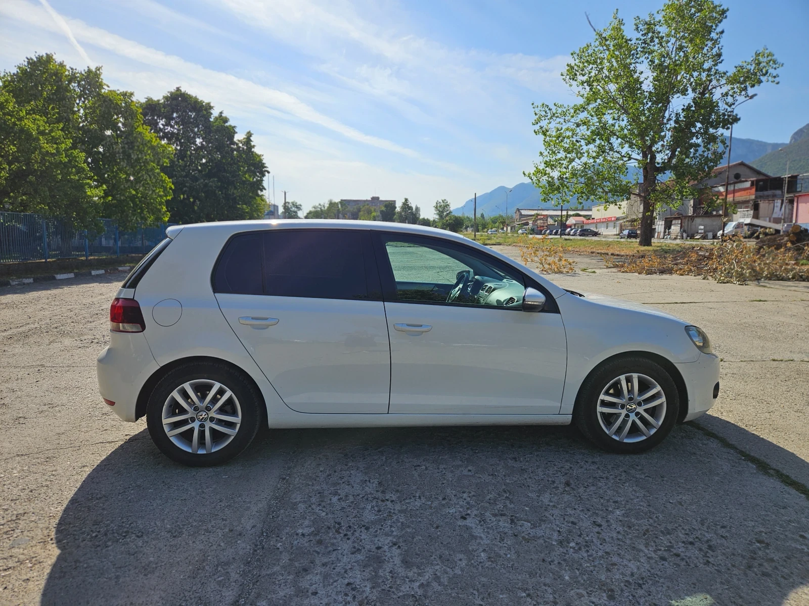 VW Golf 2.0TDi 140кс.6ск. - изображение 4 | Auto.bg VW Golf 2.0TDi 140кс.6ск. - изображение 4