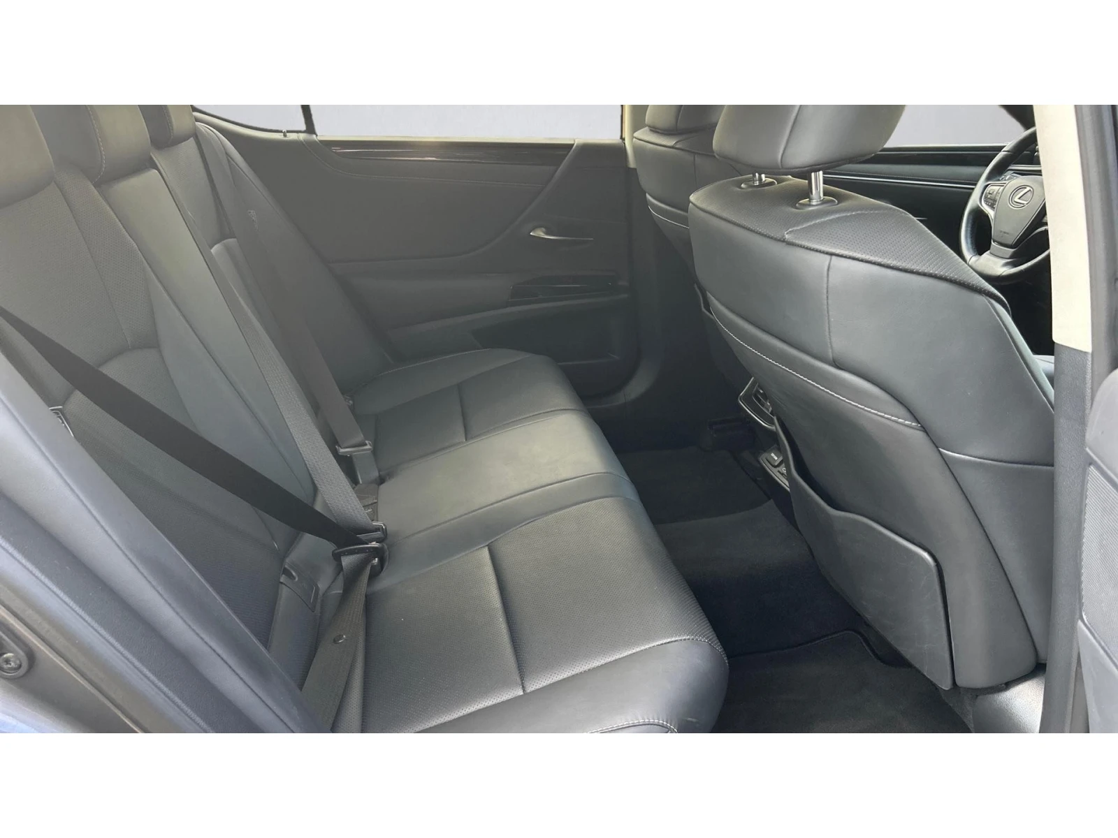 Lexus ES 300 Месечна вноска от 1169 лв. - изображение 7 | Auto.bg Lexus ES 300 Месечна вноска от 1169 лв. - изображение 7