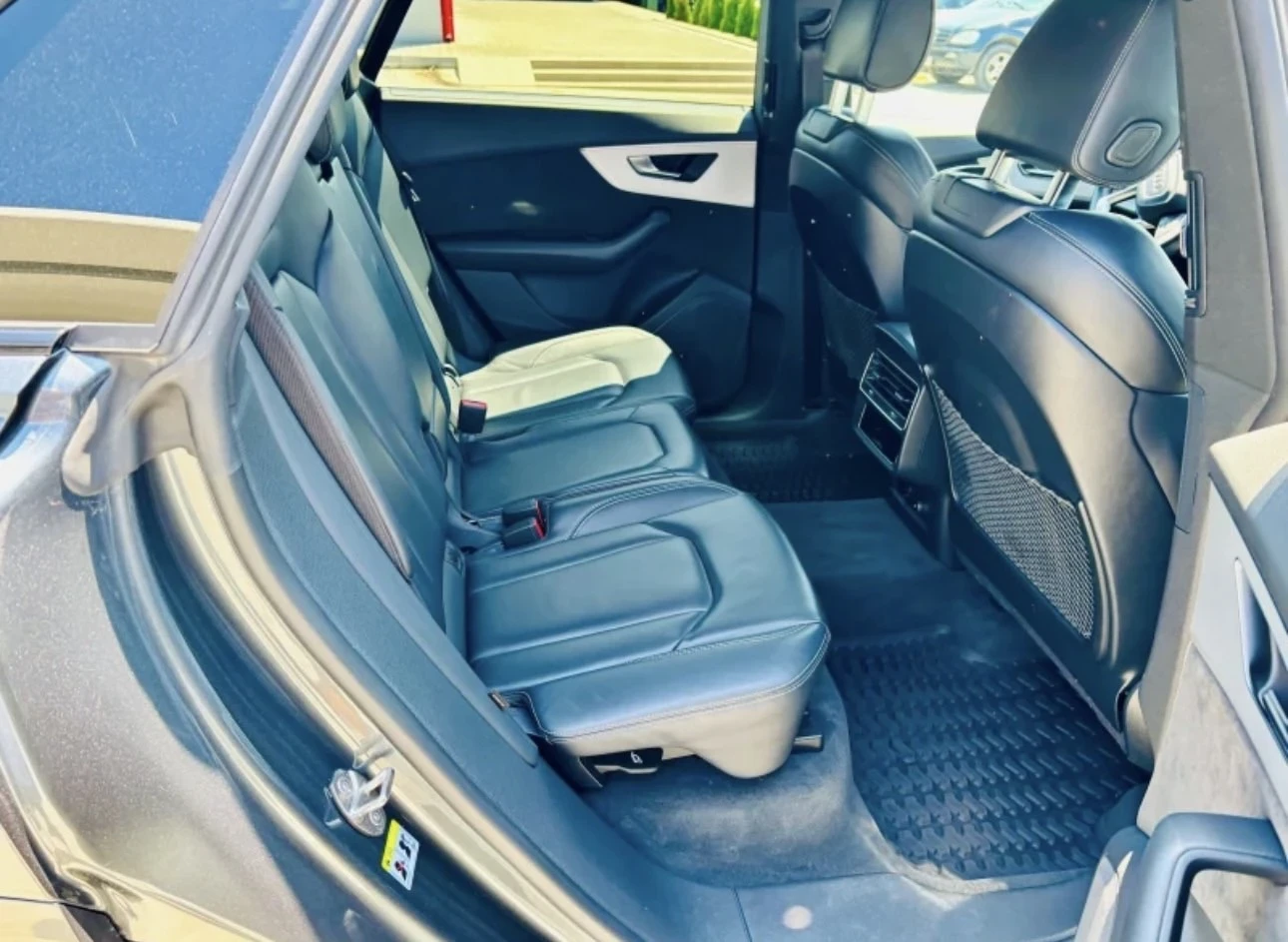 Audi SQ8 FULL, Matrix-Laser, Head up, 360 камери, TOP - изображение 10 | Auto.bg Audi SQ8 FULL, Matrix-Laser, Head up, 360 камери, TOP - изображение 10