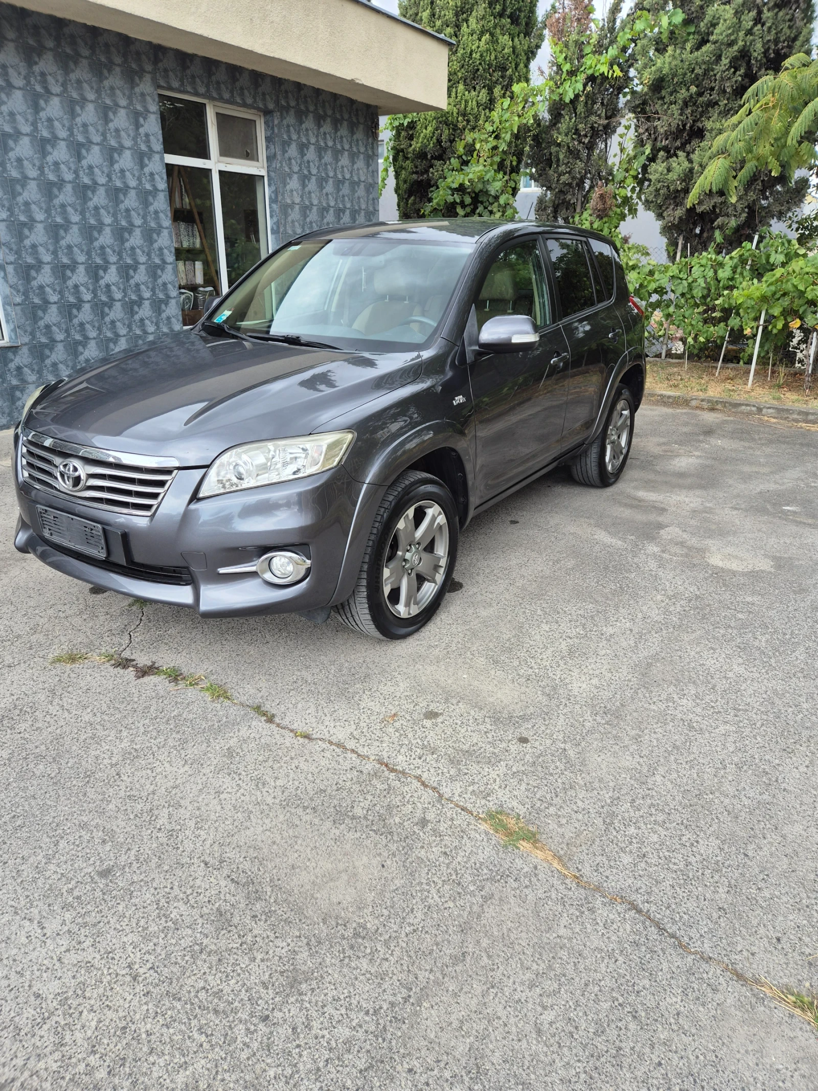 Toyota Rav4 2.2 куб 4?4 150 КС Перфектен джип - изображение 2 | Auto.bg Toyota Rav4 2.2 куб 4?4 150 КС Перфектен джип - изображение 2