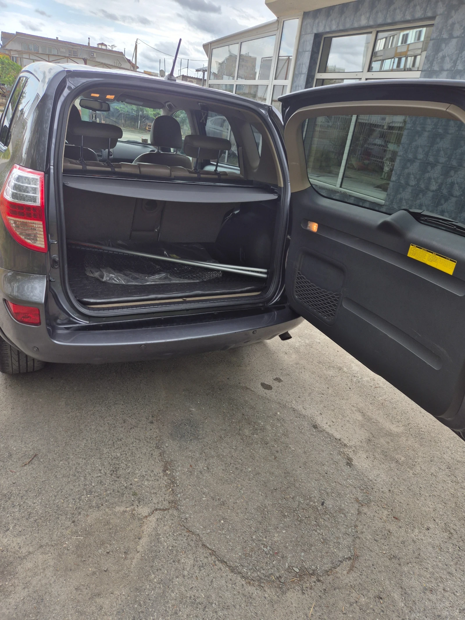 Toyota Rav4 2.2 куб 4?4 150 КС Перфектен джип - изображение 8 | Auto.bg Toyota Rav4 2.2 куб 4?4 150 КС Перфектен джип - изображение 8