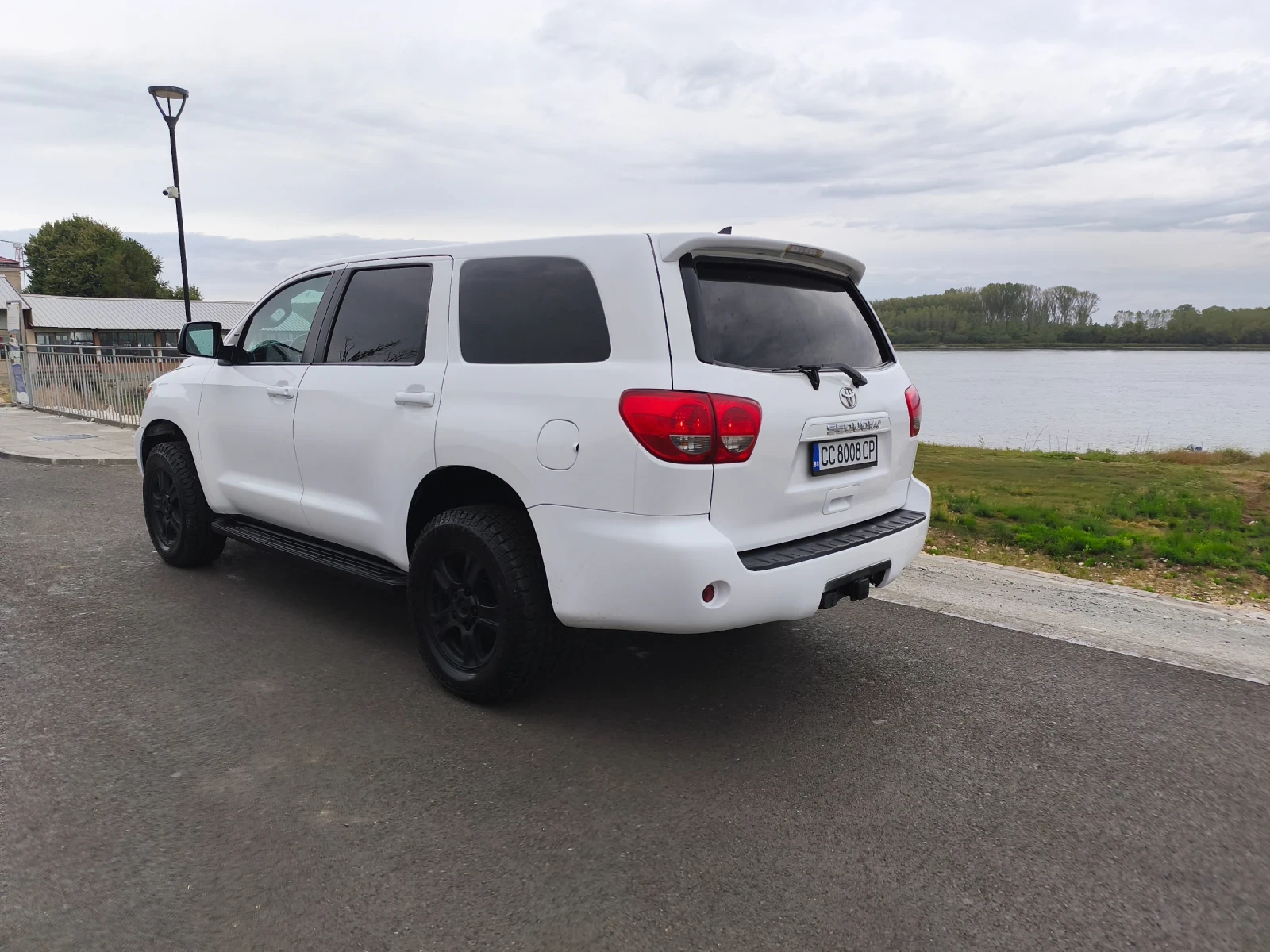 Toyota Sequoia нов внос, наличен в България. За ценители на мара. - изображение 2 | Auto.bg Toyota Sequoia нов внос, наличен в България. За ценители на мара. - изображение 2