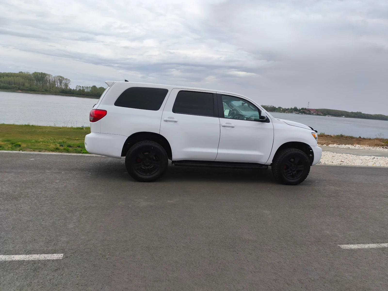 Toyota Sequoia нов внос, наличен в България. За ценители на мара. - изображение 6 | Auto.bg Toyota Sequoia нов внос, наличен в България. За ценители на мара. - изображение 6