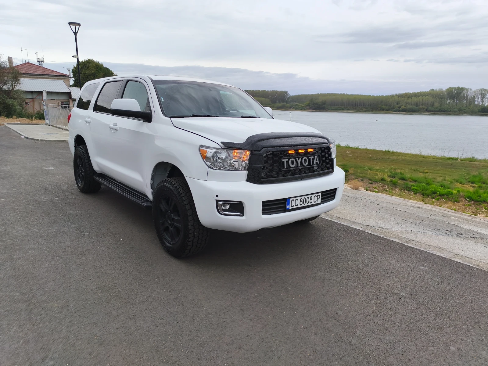 Toyota Sequoia нов внос, наличен в България. За ценители на мара. - изображение 4 | Auto.bg Toyota Sequoia нов внос, наличен в България. За ценители на мара. - изображение 4