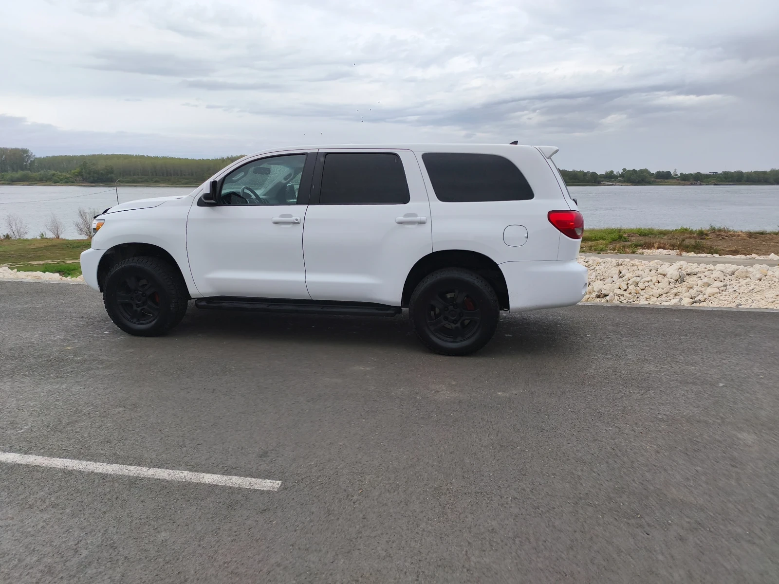 Toyota Sequoia нов внос, наличен в България. За ценители на мара. - изображение 5 | Auto.bg Toyota Sequoia нов внос, наличен в България. За ценители на мара. - изображение 5