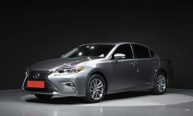 Lexus ES 300 300h Supreme XV60 Full/ Disi/Line assist/обдухване - 18750 € / 36671.81 лв. - 68854342 1 | Car24.bg Lexus ES 300 300h Supreme XV60 Full/ Disi/Line assist/обдухване - 18750 € / 36671.81 лв. - 68854342 1