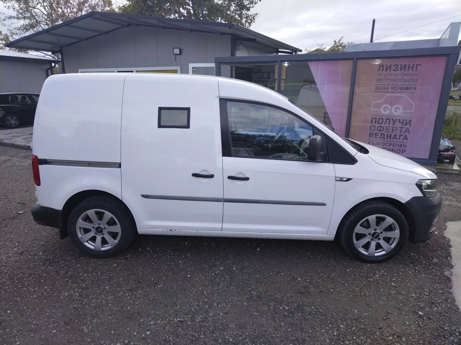 VW Caddy 3  места, бронирани стъкла, инкасо.  - изображение 4 | Auto.bg VW Caddy 3  места, бронирани стъкла, инкасо.  - изображение 4