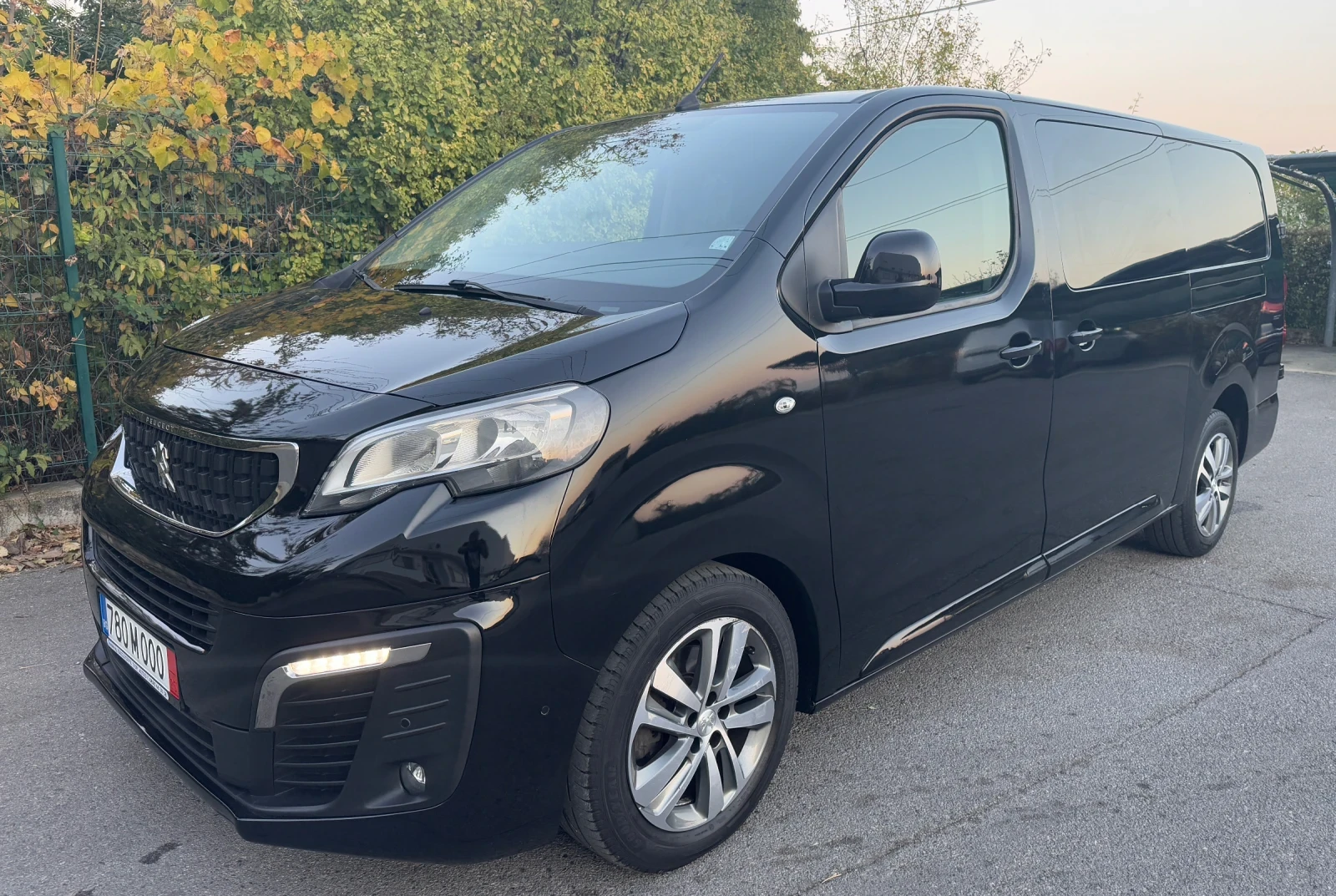 Peugeot Expert Traveller/Premium Pack 2.0 BlueHDI 180 p.s./ Long - изображение 8 | Auto.bg Peugeot Expert Traveller/Premium Pack 2.0 BlueHDI 180 p.s./ Long - изображение 8