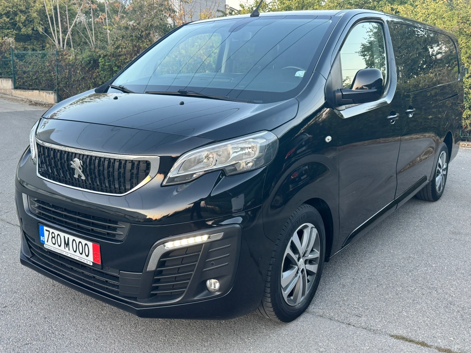 Peugeot Expert Traveller/Premium Pack 2.0 BlueHDI 180 p.s./ Long - изображение 4 | Auto.bg Peugeot Expert Traveller/Premium Pack 2.0 BlueHDI 180 p.s./ Long - изображение 4