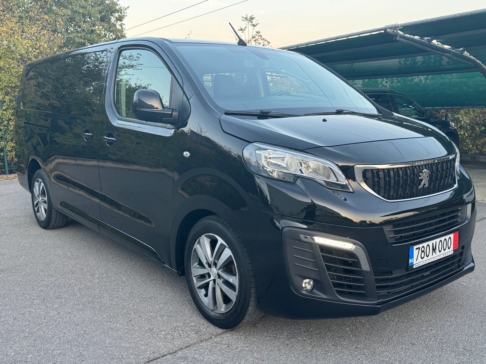 Peugeot Expert Traveller/Premium Pack 2.0 BlueHDI 180 p.s./ Long - изображение 2 | Auto.bg Peugeot Expert Traveller/Premium Pack 2.0 BlueHDI 180 p.s./ Long - изображение 2