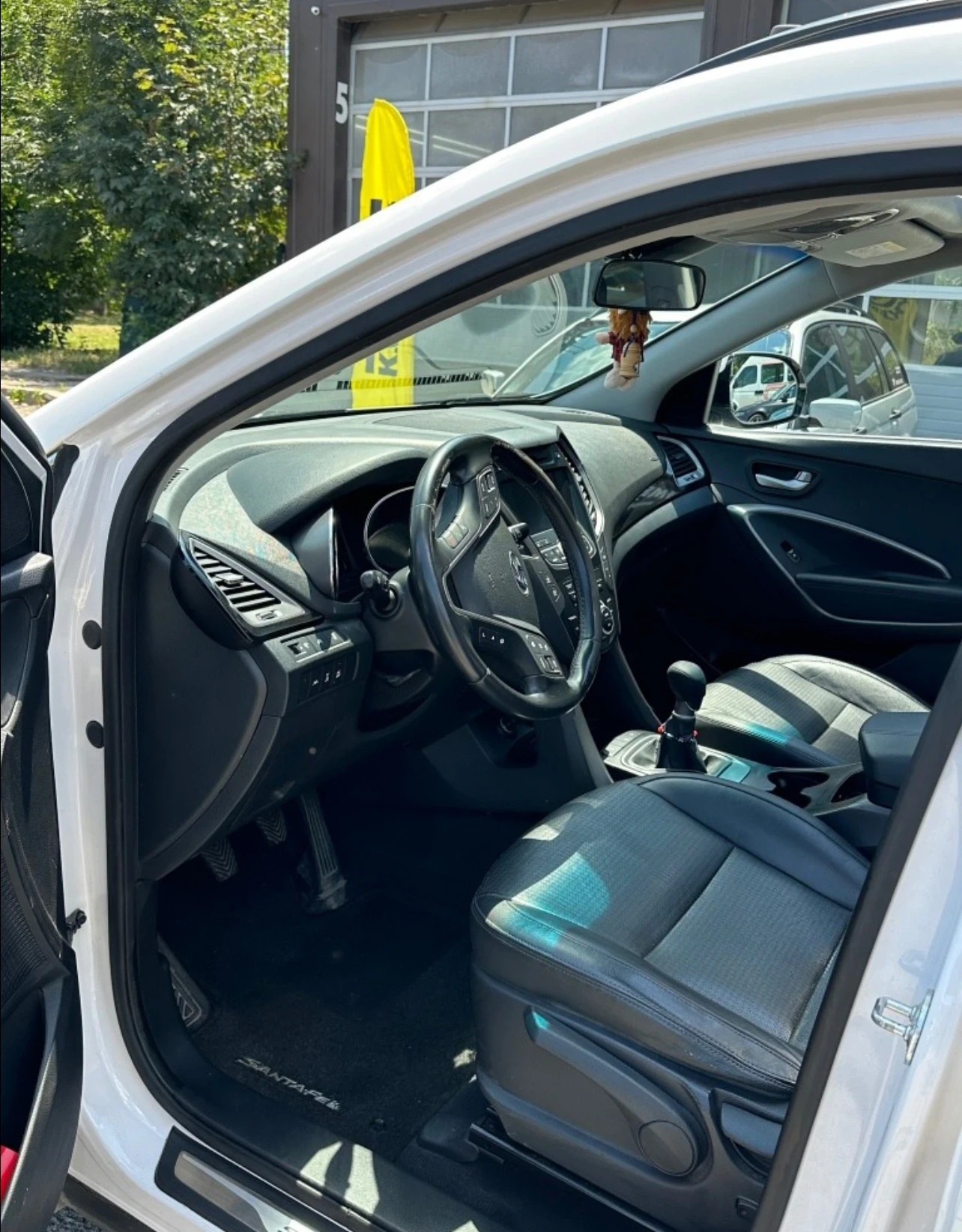 Hyundai Santa fe Ударена, но в движение, само външни щети - изображение 4 | Auto.bg Hyundai Santa fe Ударена, но в движение, само външни щети - изображение 4