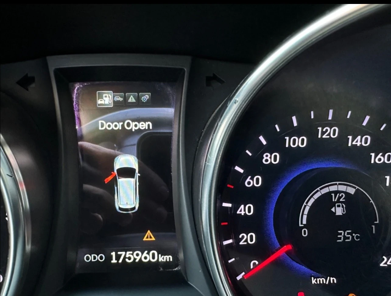 Hyundai Santa fe Ударена, но в движение, само външни щети - изображение 8 | Auto.bg Hyundai Santa fe Ударена, но в движение, само външни щети - изображение 8